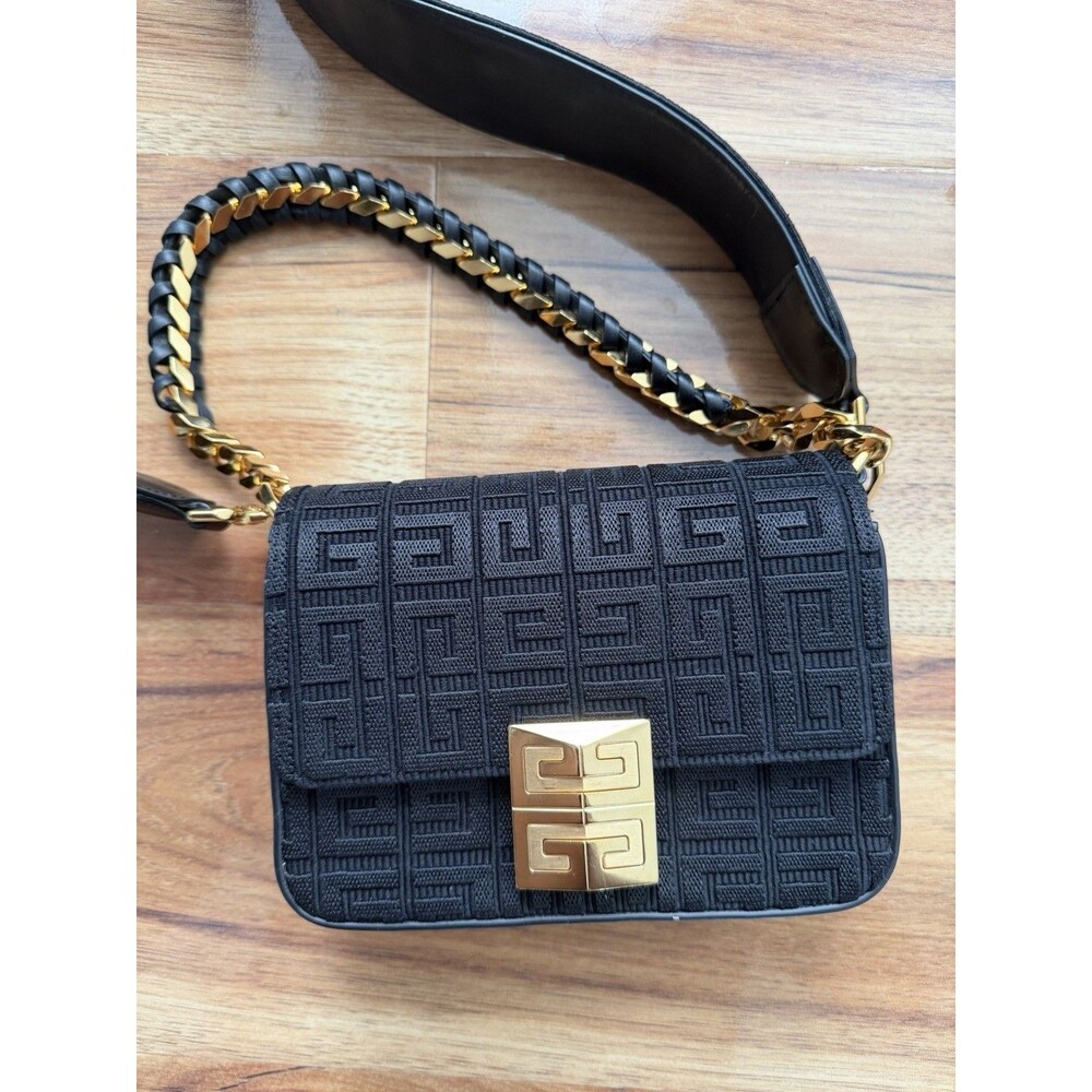 Authentic GIVENCHY 4G Small Chain Shoulder Crossbody Bag Black Leather - Picture 2 of 7